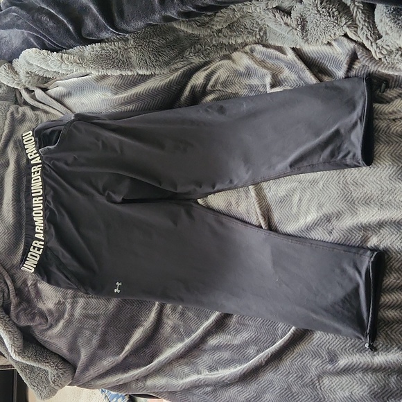 Under Armour black Ladies loose fit joggers Size S - Picture 1 of 4